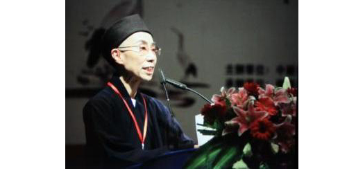 2011年国際道教フォーラム(International taoist forum)で論文発表をする早島妙聴道家道学院副学長